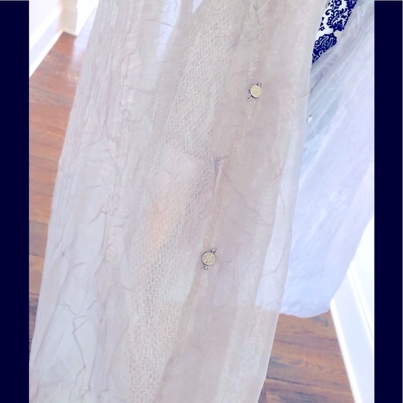 Cape iridescent sheer hooded Balloon cape in Silver size S-M & Petites 100% poly - Picture 10 of 12